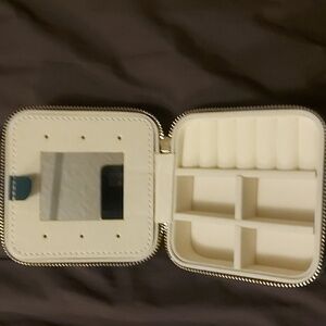 Travel jewelry box